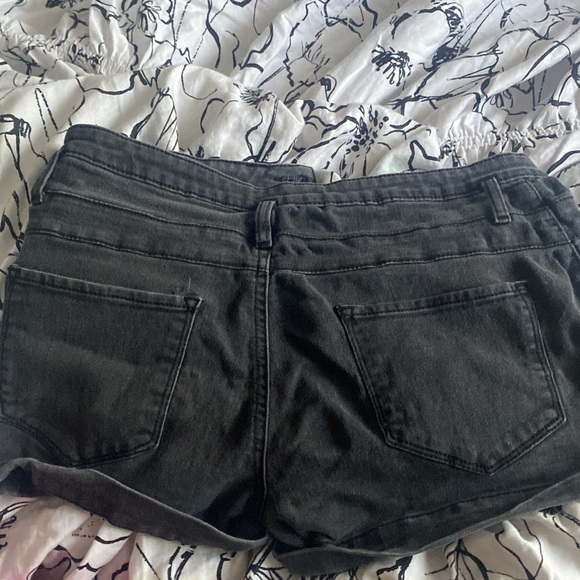 Black shorts, slightly used - Picture 2 of 2